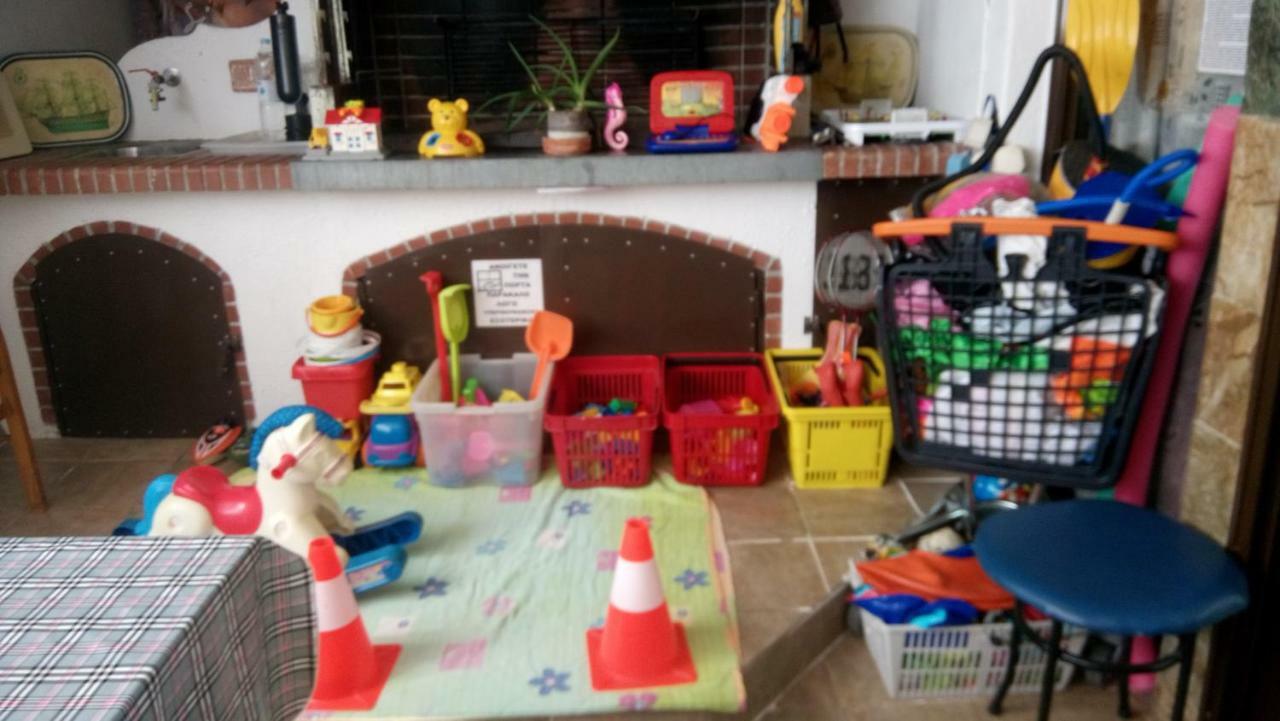 Villa George - Family Holidays เนอามากรี ภายนอก รูปภาพ